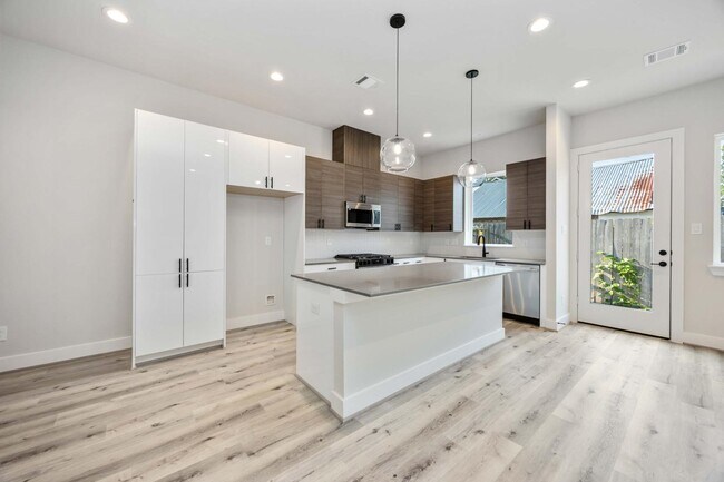 Building Photo - Bauman Heights