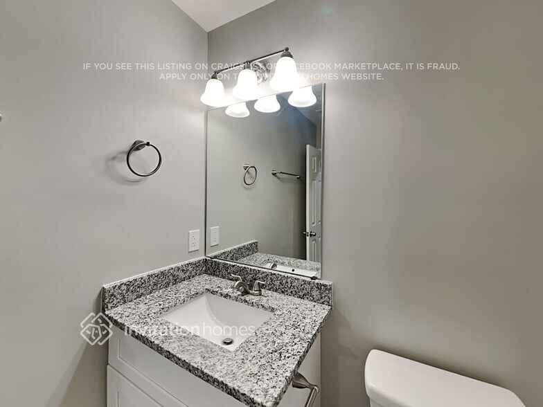 Building Photo - 10736 Glenluce Ave