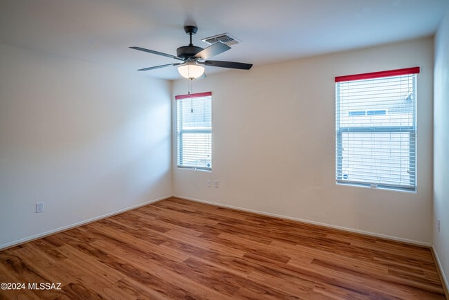Building Photo - 2011 W Mountain Pointe Dr