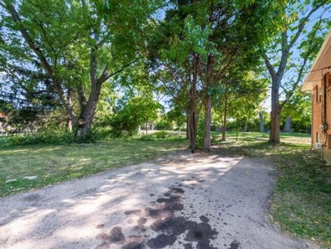 Building Photo - 780 Moon Rd