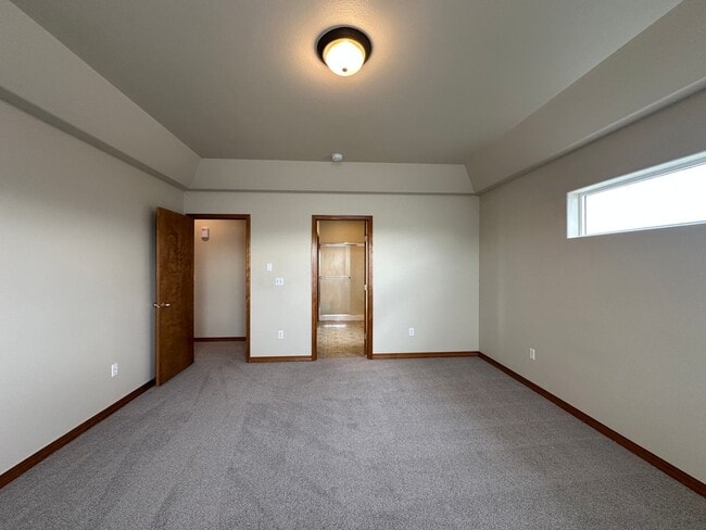 Building Photo - Luxury, One Level Living!