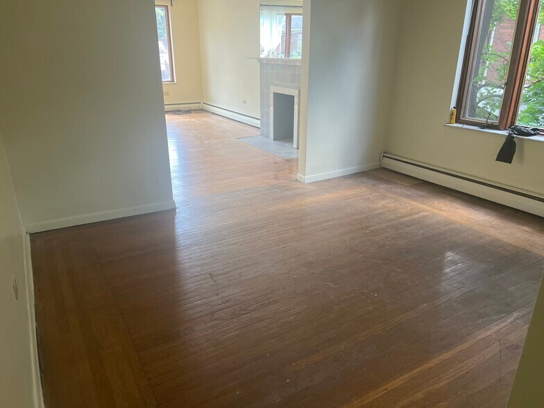 Dining 12’8” x 11’6” - 6315 Monitor St
