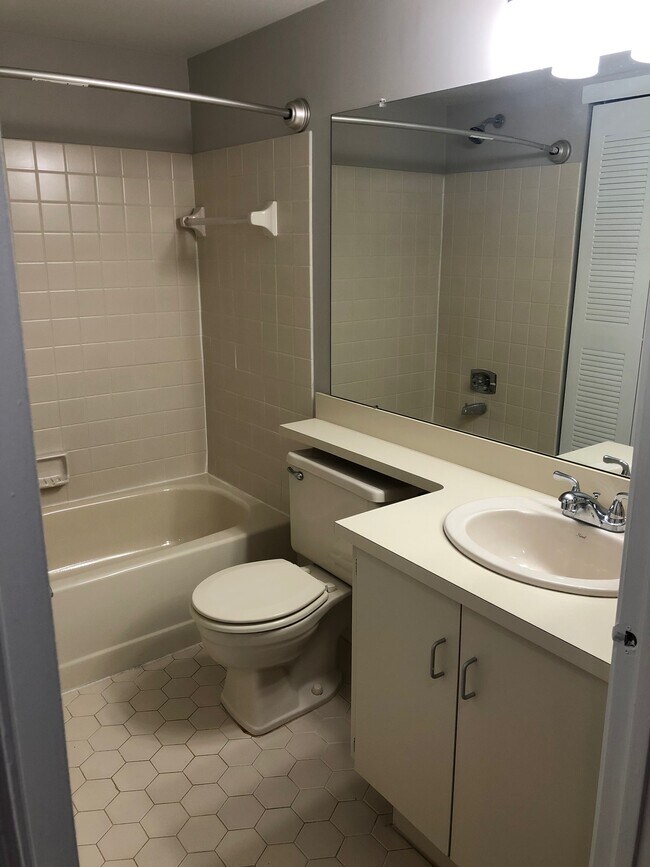 bathroom #2 - 313 Glen Ln