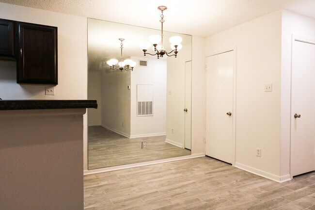 Building Photo - 2750 Holly Hall St