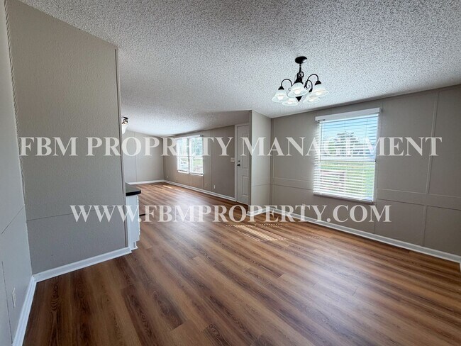 Building Photo - 135 SE County Rd 3144