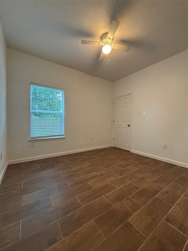 Building Photo - 9834 Pelsey St