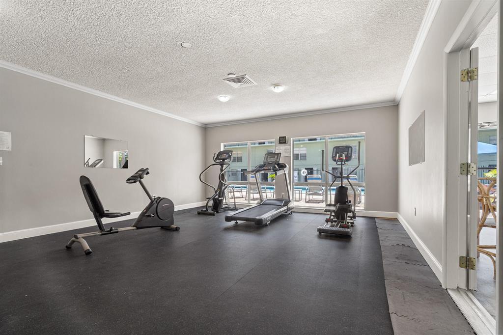 Building Photo - 809 W Oakland Park Blvd