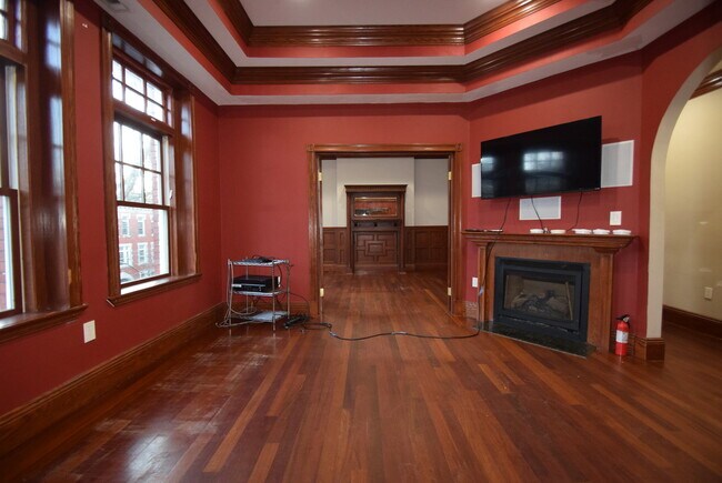 Building Photo - 9 Strathmore Rd
