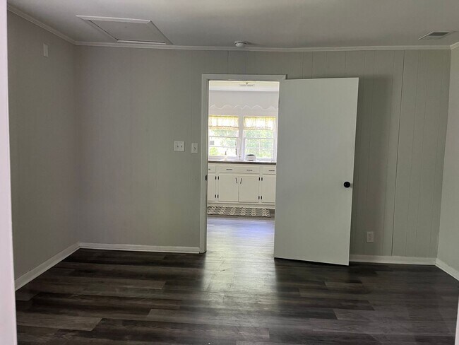 Building Photo - Newly Renovated Three Bedroom House in West Ashley