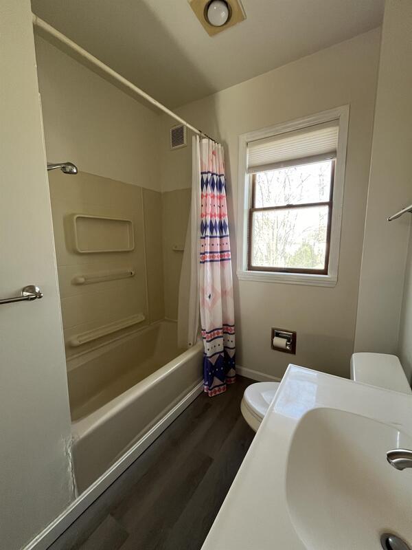 Building Photo - 6 S Lake Ave