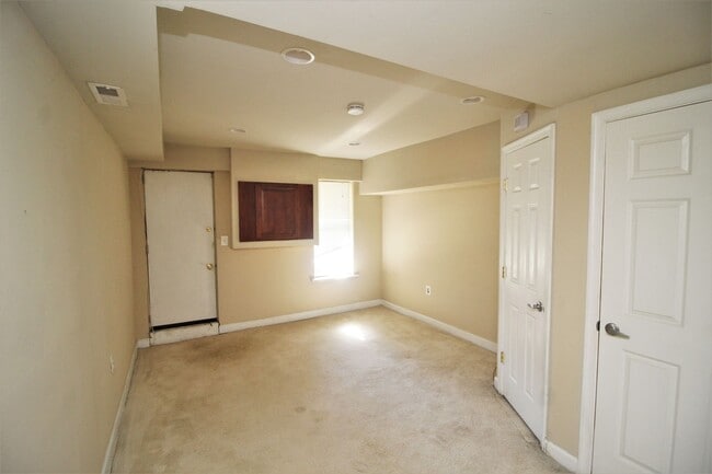 Building Photo - Updated 3bd/2ba Hampden Rowhome w/ CAC, W/...