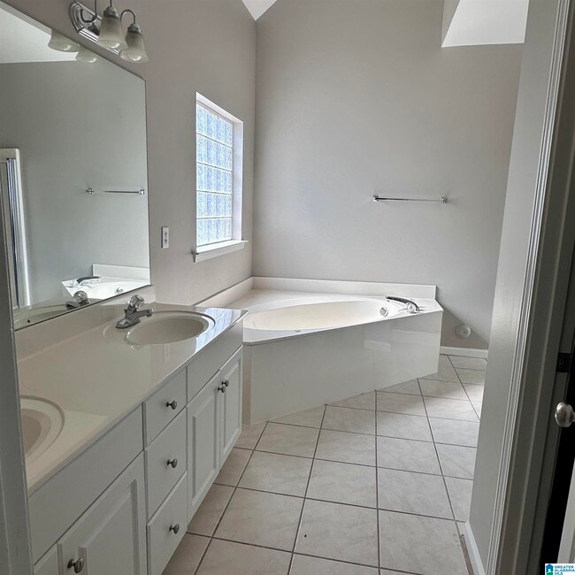 Building Photo - 384 Savannah Cir