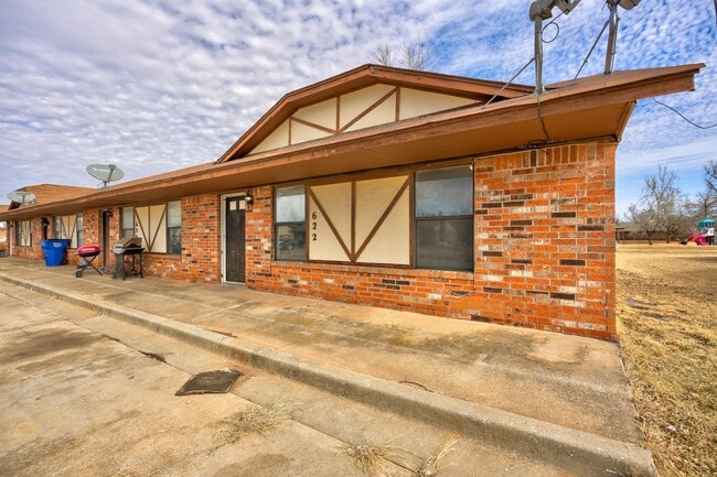 Primary Photo - 628 N Robin Way