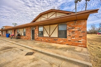 Building Photo - 626 N Robin Way