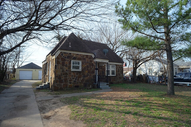 Building Photo - 3612 W Park Pl