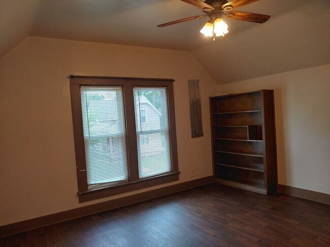 Building Photo - 824 Huestis Ave