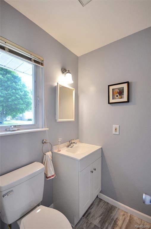 Building Photo - 37653 Longacre Dr