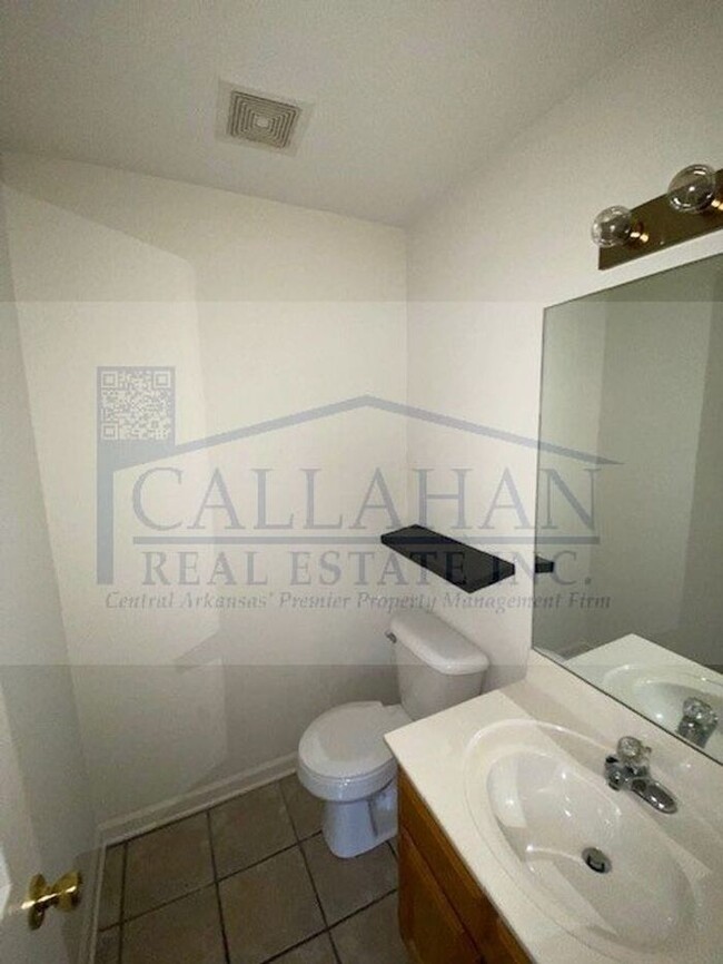 Building Photo - Sherwood 2 Bedroom Townhome