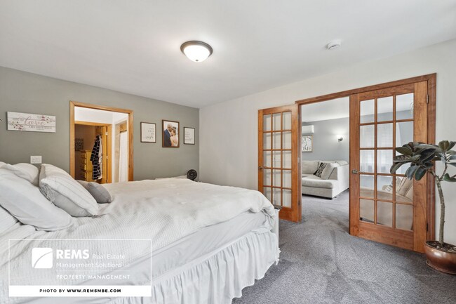 Building Photo - 815 Island Ct