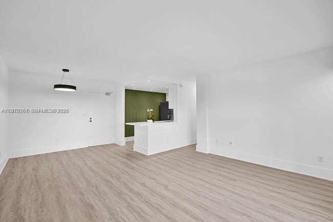 Building Photo - 2201 Brickell Ave