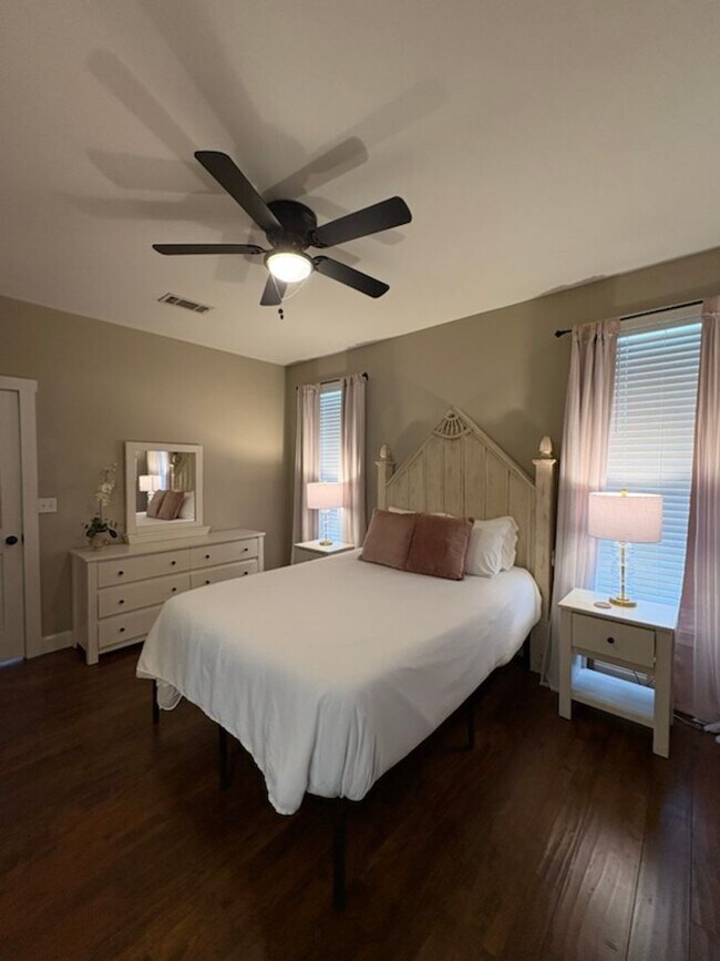 Building Photo - 1150 Sanctuary Shrs Wy