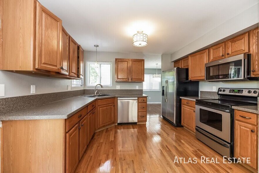 Building Photo - 8015 Ferncliff Dr