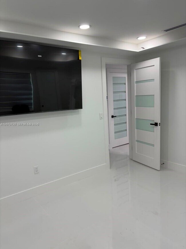 Building Photo - 464 Minola Dr