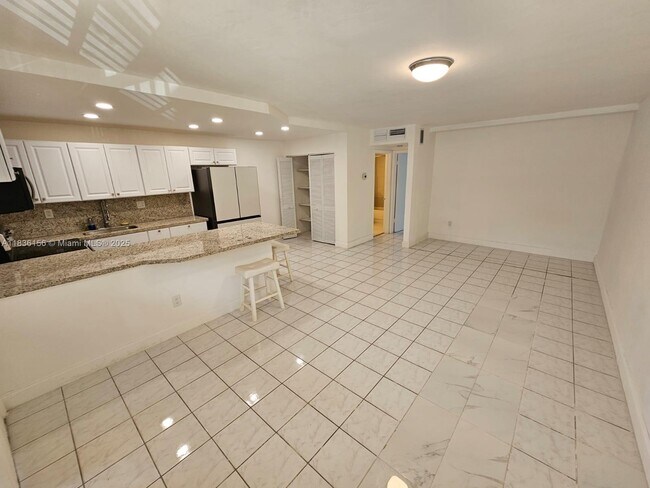 Building Photo - 1475 NE 125th Terrace