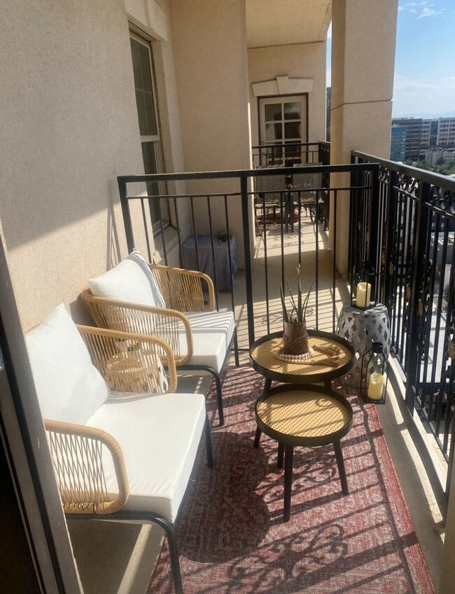 Building Photo - Charming 1BR Condo in Denver