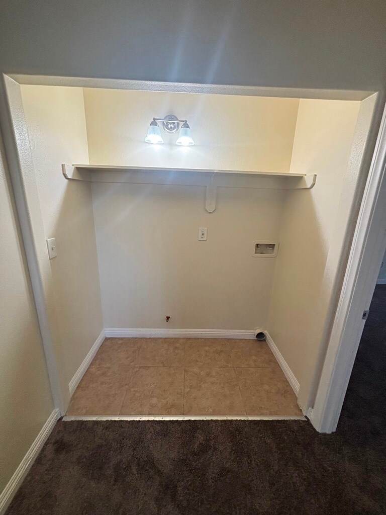 Building Photo - 203 E 109th Pl