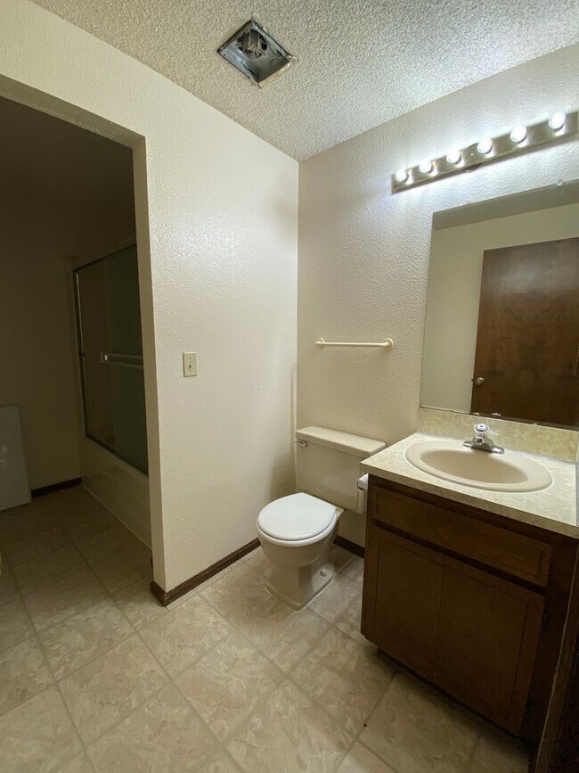 Building Photo - Spacious 3 bedroom 2 Bath Home in SE Corvallis