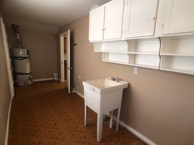 Building Photo - 441 Hazelton St
