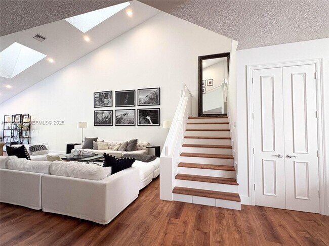 Building Photo - 2530 Windsor Way Ct