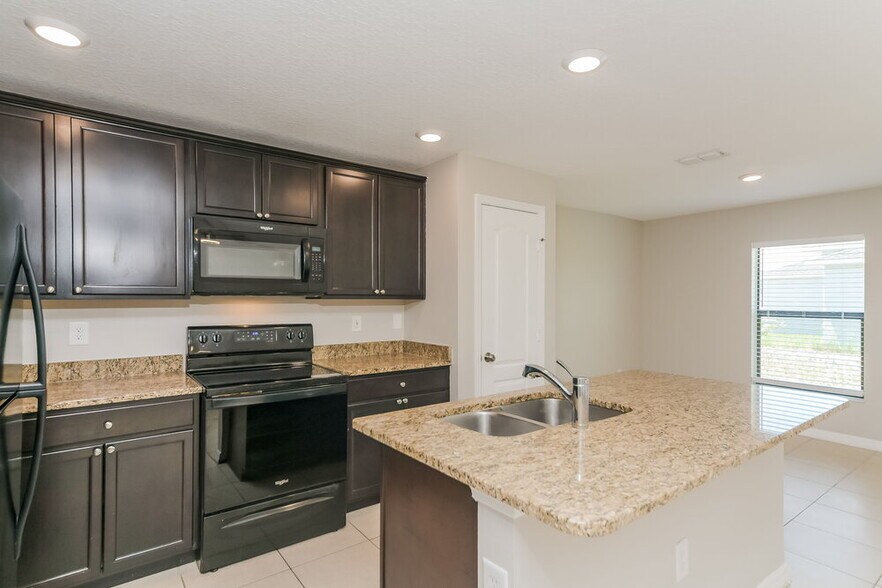 Building Photo - 246 Hyacinth Ct