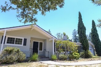 Building Photo - 636 Eastview Way