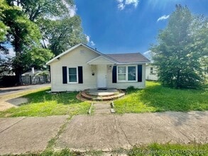 Building Photo - 304 E Pearsall St