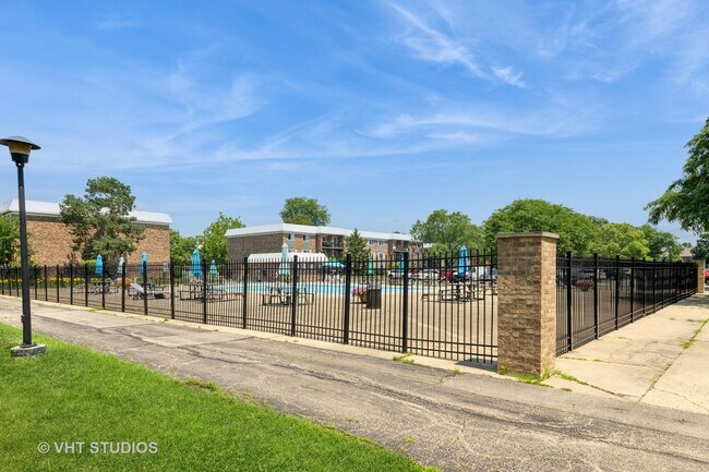 Building Photo - 1511 N Windsor Dr