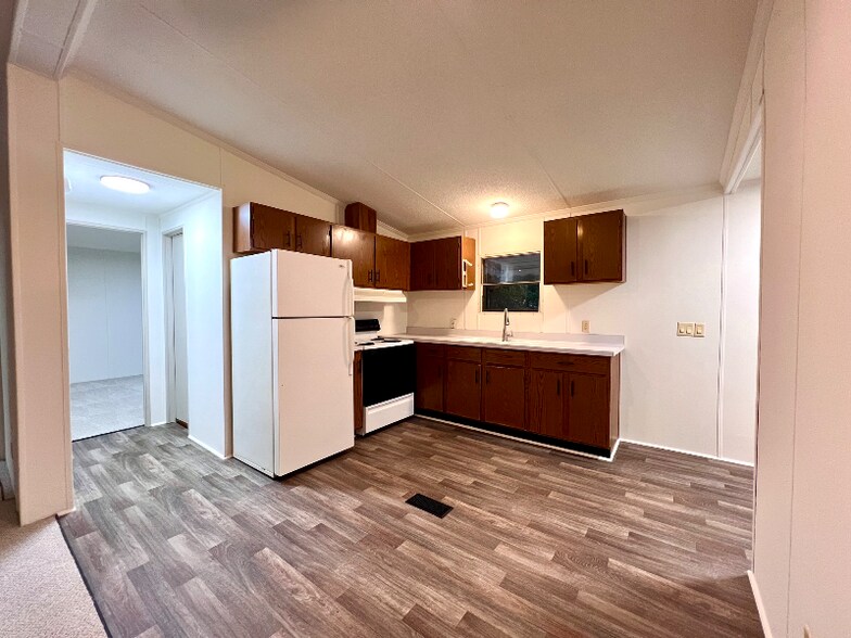 Building Photo - 413 Elm Ln