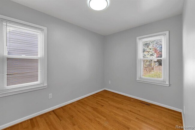 Building Photo - 3237 Pardee Ave