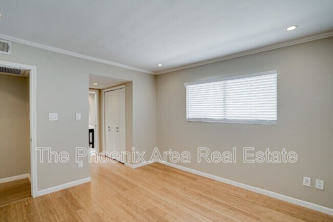Building Photo - 1143 E Sandpiper Dr