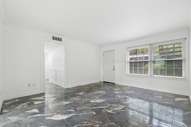 Building Photo - 7900 Westheimer Rd