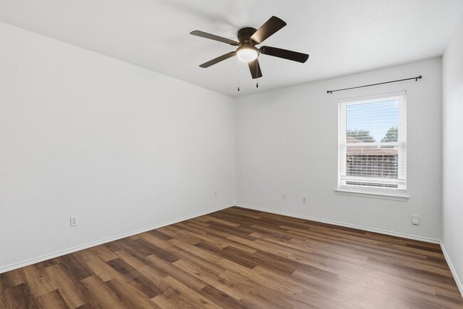 Building Photo - 1502 Sharron Ct