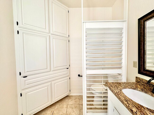 Building Photo - Spacious 4 Bed in Deer Creek - Move in Deposit-Free!(If Qualified)