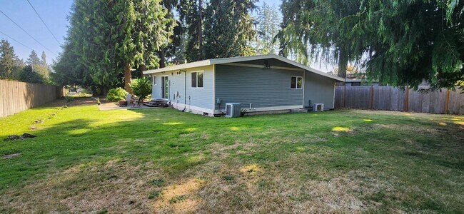 Building Photo - 3 Bed 1 bath Bothell rambler home $3199/mo