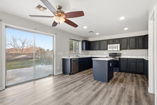 Building Photo - 1537 E Bowman Dr