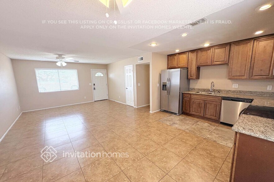 Building Photo - 955 S Pioneer