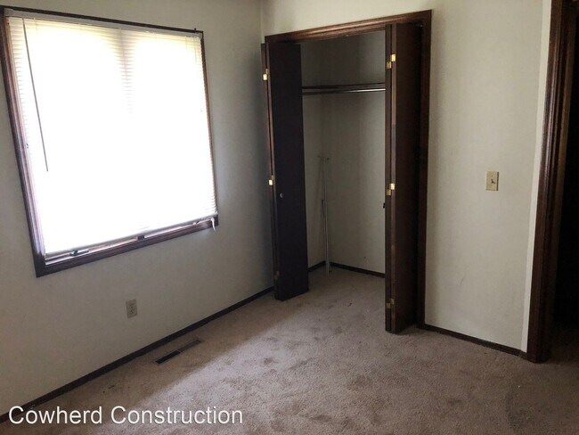 Building Photo - 2 br, 1 bath House - 3618 B S. Farm Rd 135