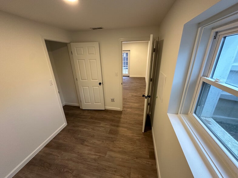 Building Photo - 301 Spring Hollow Rd