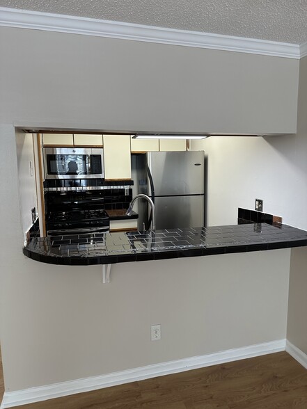 Building Photo - 209 14th St NE