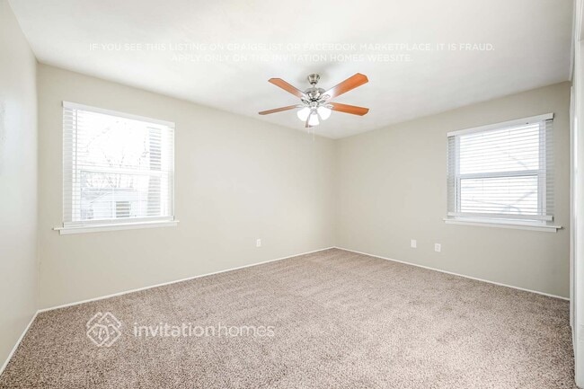 Building Photo - 3004 Albany Dr